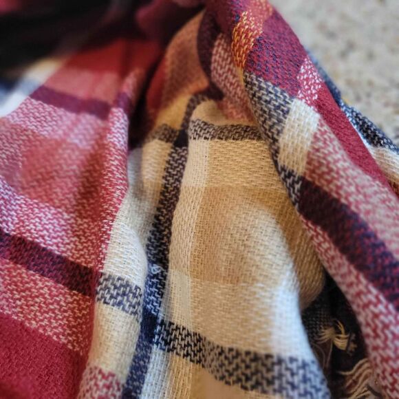 Women's One Size Blanket Scarf - Picture 3 of 3